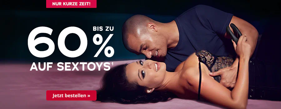 Das Bild zeigt eine Werbeanzeige mit einem Paar. Der Mann hat ein dunkelblaues T-Shirt an und liegt auf der Frau, die schwarze Spitzenunterwäsche trägt. Die Frau hält ein schwarze Sexspielzeug in der Hand. Ganz oben befindet sich ein rotfarbener Button wo mit weißer Schrift „NUR KURZE ZEIT!“ steht. Darunter steht in großer, weißer Schrift: " Bis zu 60% auf Sextoys “. Am unteren Bildrand befindet sich ebenfalls ein rotfarbener Button mit weißer Aufschrift: „Jetzt bestellen »“. Der Hintergrund ist in dunklen Farben gehalten.