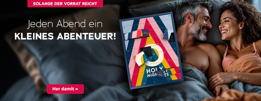 Das Bild zeigt eine Werbeanzeige. Rechts liegt ein Paar gemeinsam im Bett, beide lächeln sich an. Der Mann ist oberkörperfrei und die Frau trägt einen BH. Plakativ ist der Adventkalender mit buntem Design und der Aufschrift „HOLY NIGHTS“ abgebildet. Darüber steht in weißer Schrift: „Jeden Abend ein kleines Abenteuer“. Am oberen Rand ist ein rotfarbener Button mit dem Hinweis „Solange der Vorrat reicht“. Unterhalb ist ebenfalls ein rotfarbener Button mit der Aufschrift „Her damit »“.