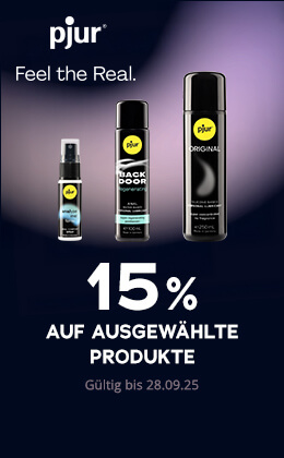 Das Bild zeigt eine Werbeanzeige mit dunklem Hintergrund. Großflächig in der Mitte sind Produkte der Marke "pjur" abgebildet. In großer, weißer Schrift steht "15% auf ausgewählte Produkte", "gültig bis 28.09.25". Das pjur Logo und der Slogan "Feel the Real" steht ebenfalls in weißer Schrift. Unterhalb befindet sich ein rotfarbener Button mit der Aufschrift "Jetzt sparen »".