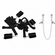 Stay Right There – Bed Bondage Set mit Bettfesseln & Nippelklammern