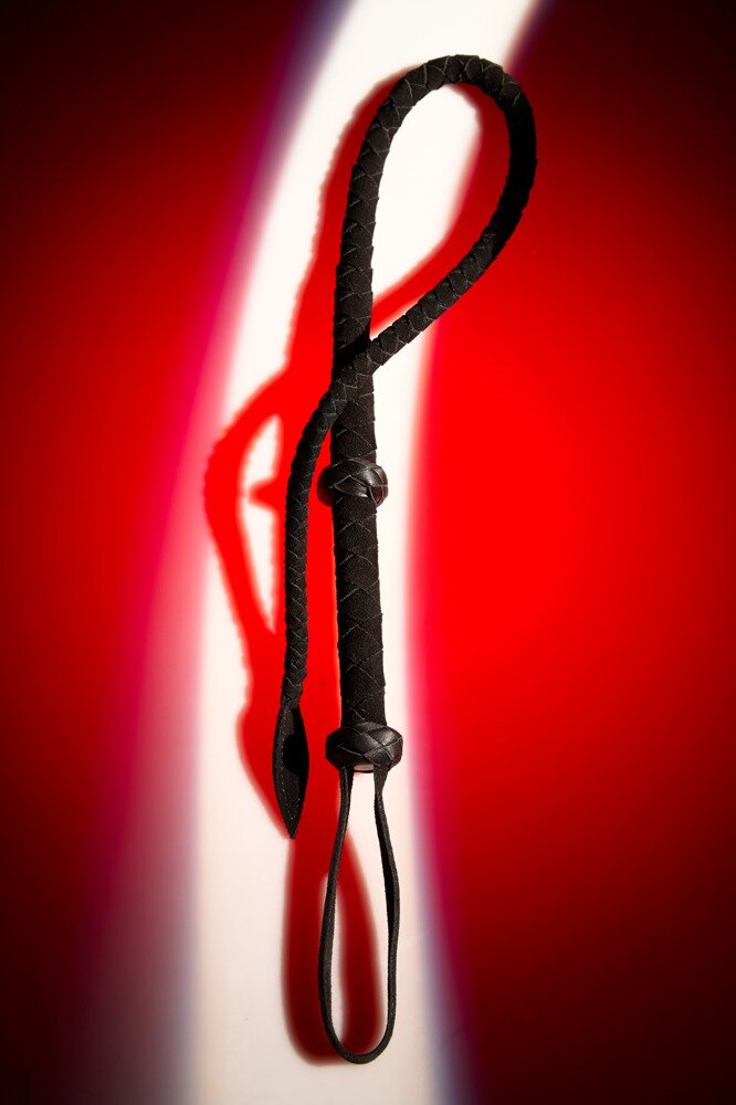 Peitsche mit einem Riemen aus Leder, verstärkter Griff, 90 cm